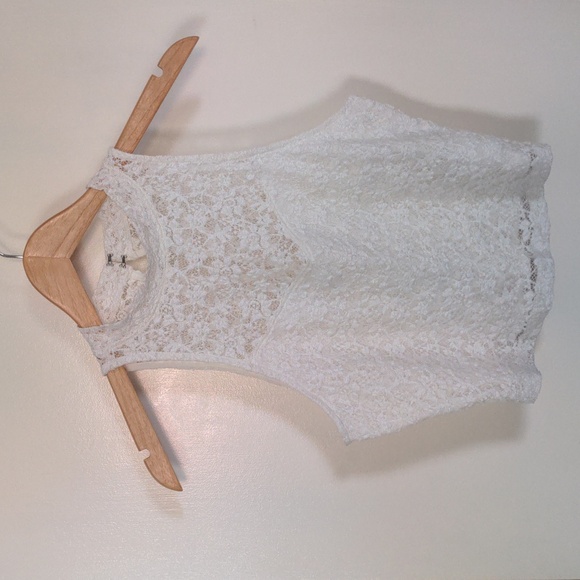 Abercrombie & Fitch Tops - Lace white crop top